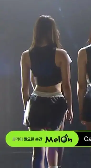 오마이걸 유아 뒷태.gif