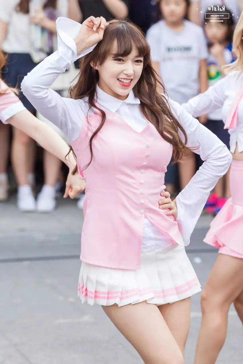 우주소녀 성소 신촌 게릴라 직찍