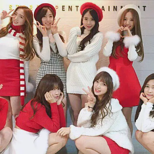 우주소녀 151222 인스타그램 - 예쁜 크리스마스 옷 입고 캐롤 촬영 했어요 여러분 보셨어요?