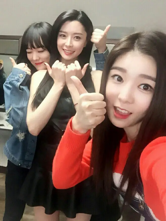 헬로비너스 160209 트윗 - 우리나라언니의멋진무대!저랑라임언니는보고왔지요하하!!