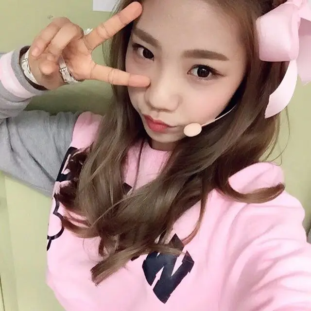 우주소녀 160316 인스타그램 - 짜잔 색다른조합인가요? ㅋㅋ