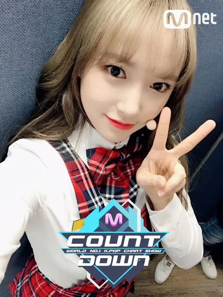 오늘자 엠카 우주소녀 대기실