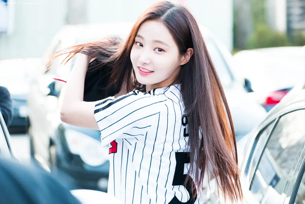 180331 LG 시구 출.퇴근 #연우 #이다빈 #Yeonwoo #모모랜드 #MOMOLAND #GREAT #뿜뿜 by LightHouse