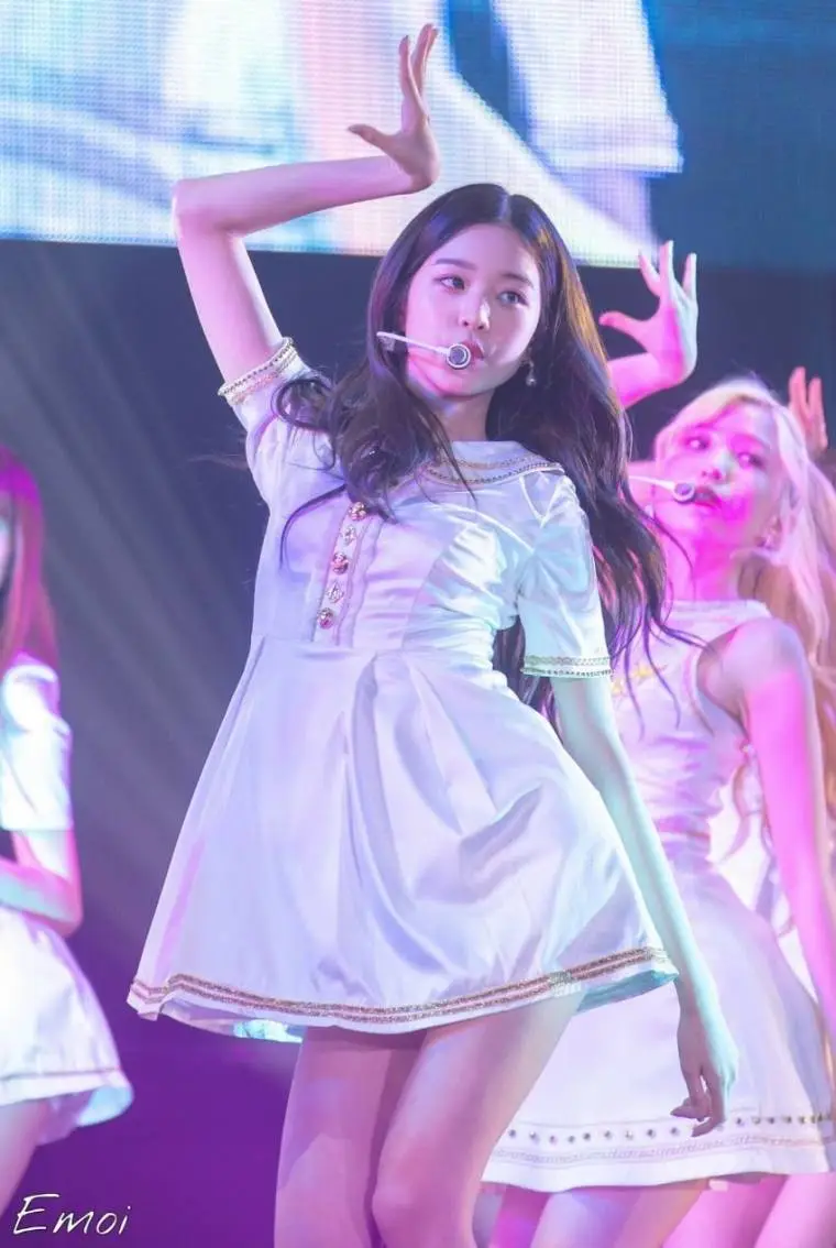 [4p] 순백의 #아이즈원 #장원영.jpg