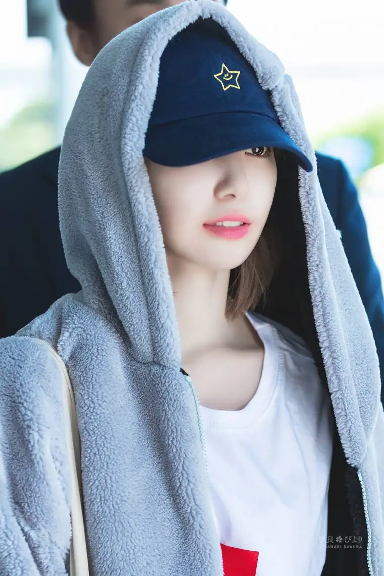 가린 모습에서도... #아이즈원 미야와키 사쿠라