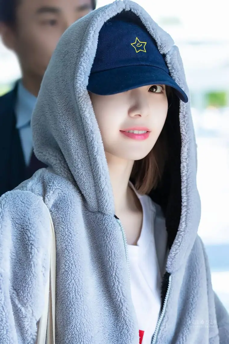 가린 모습에서도... #아이즈원 미야와키 사쿠라