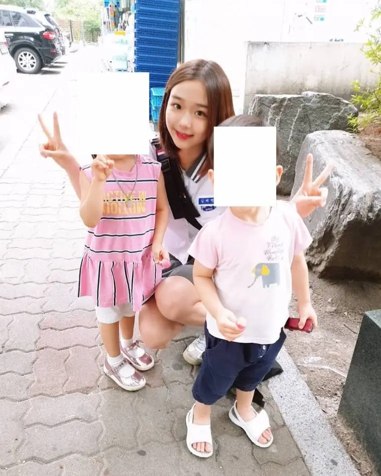 보니하니의 하니(버스터즈 채연)를 만난 꼬마 아이들.jpg