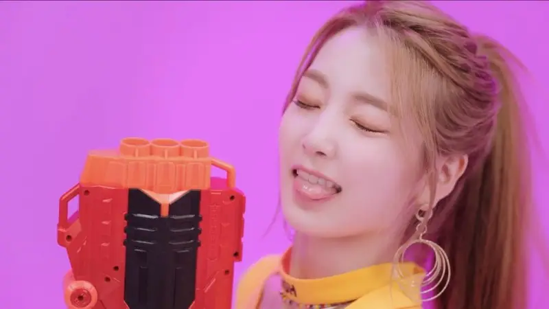 로켓펀치 리더 연희.jpg