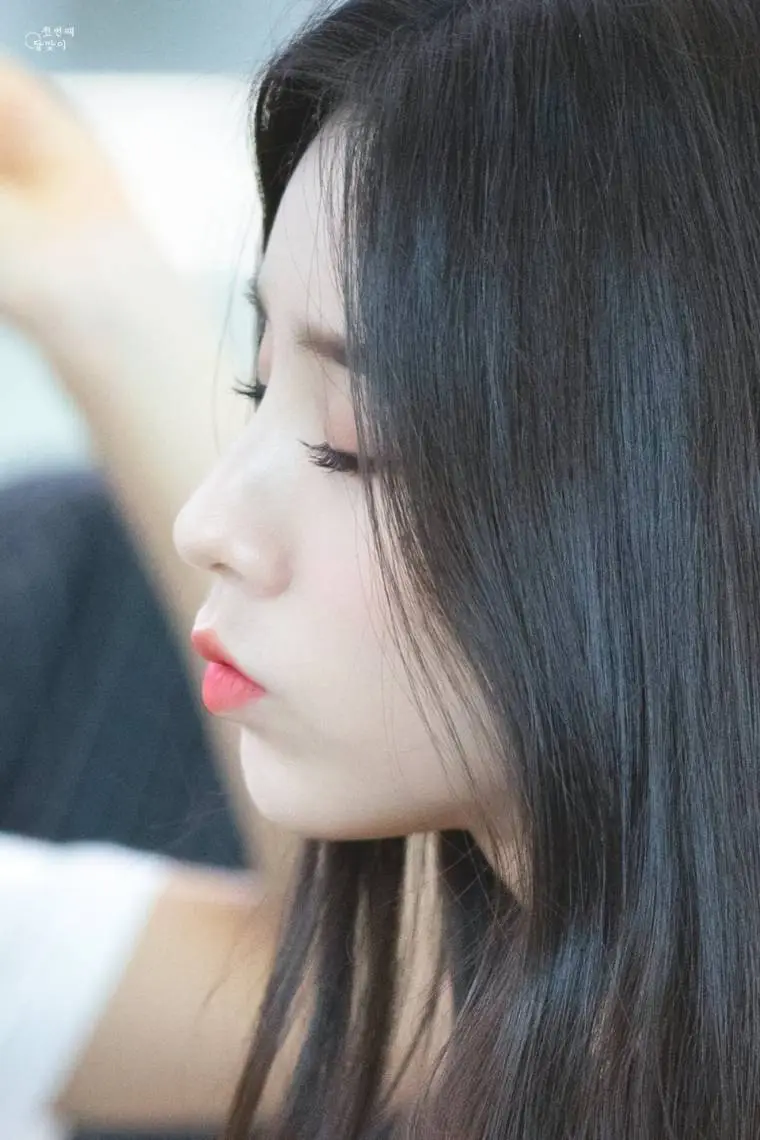 출국하는.. 이달의소녀 희진