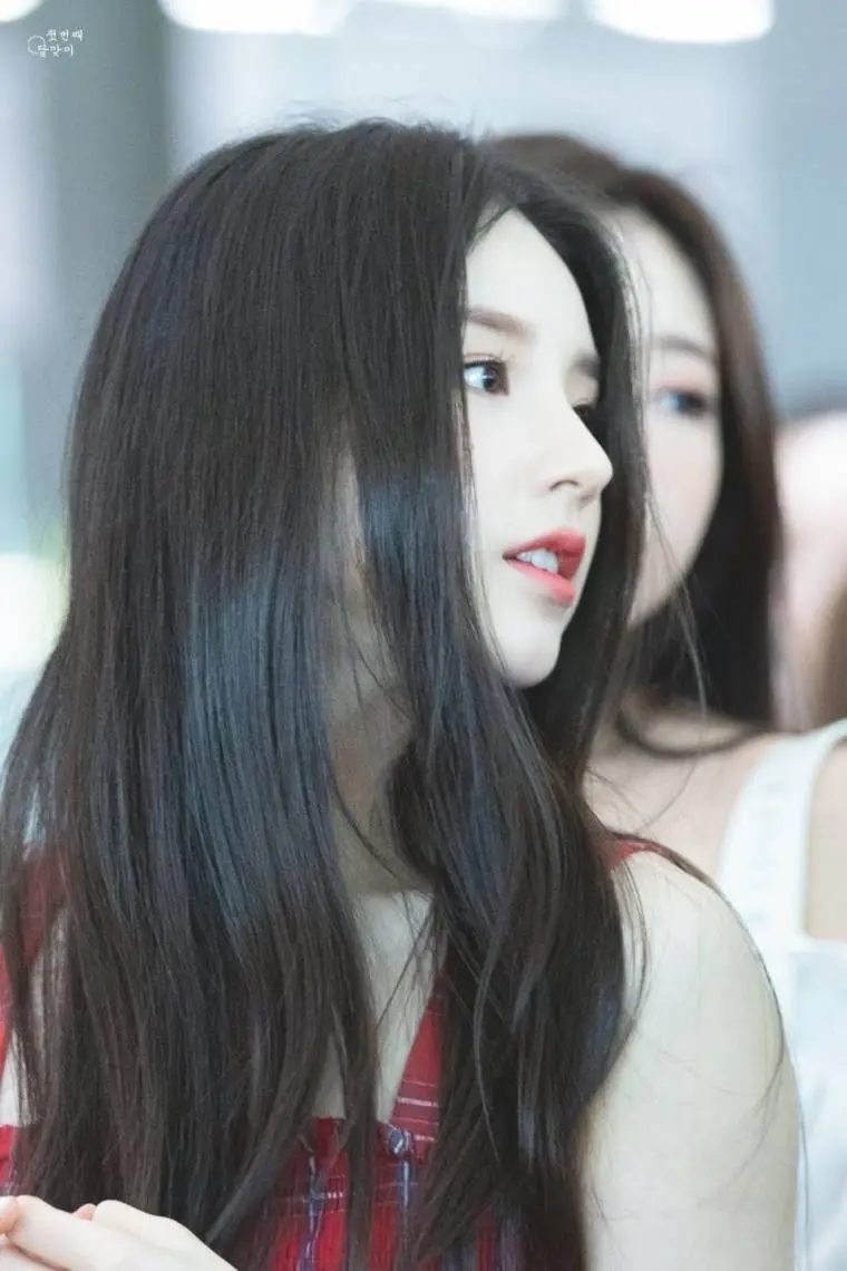 출국하는.. 이달의소녀 희진