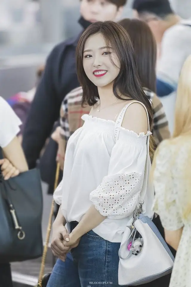 출국길.. #이달의소녀 #올리비아혜.jpg