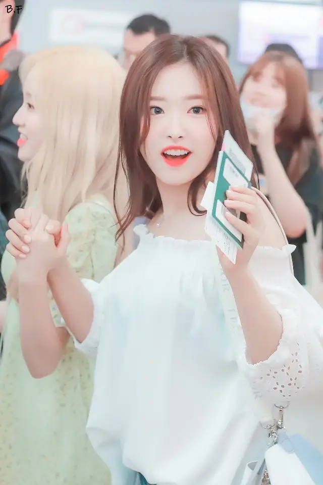 출국길.. #이달의소녀 #올리비아혜.jpg