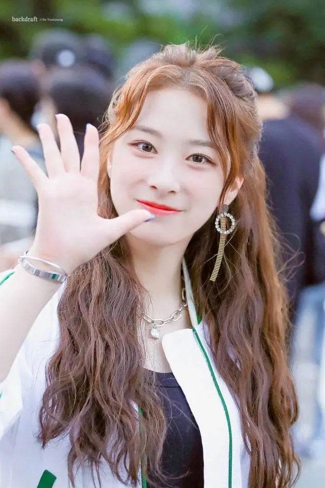 출근길.. #로켓펀치 윤경