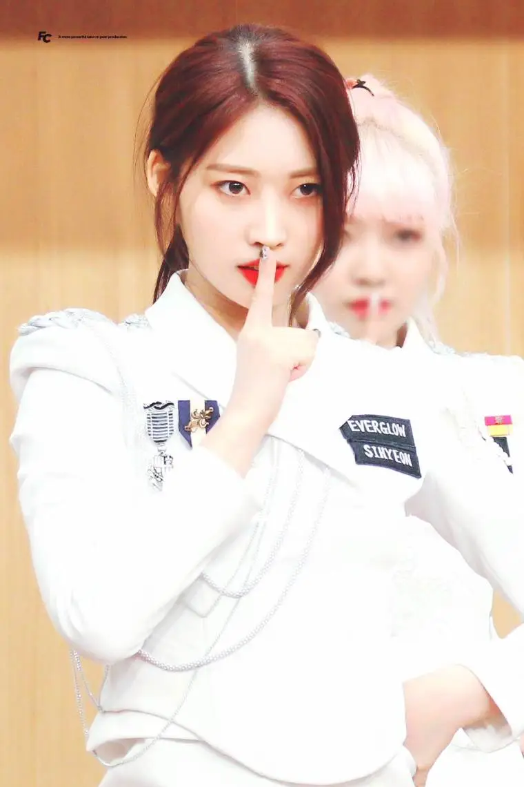 에버글로우 김시현.jpg
