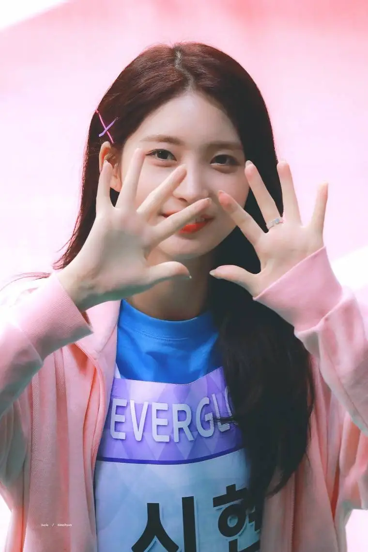 에버글로우 김시현.jpg