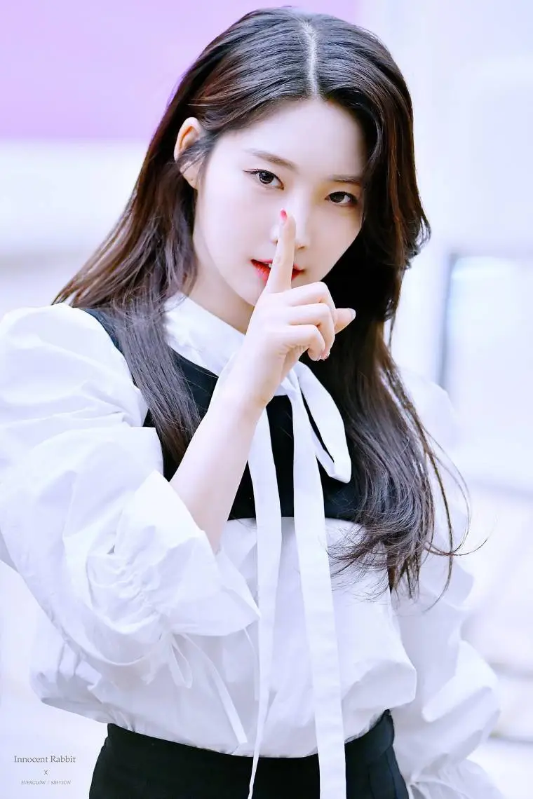 에버글로우 김시현.jpg