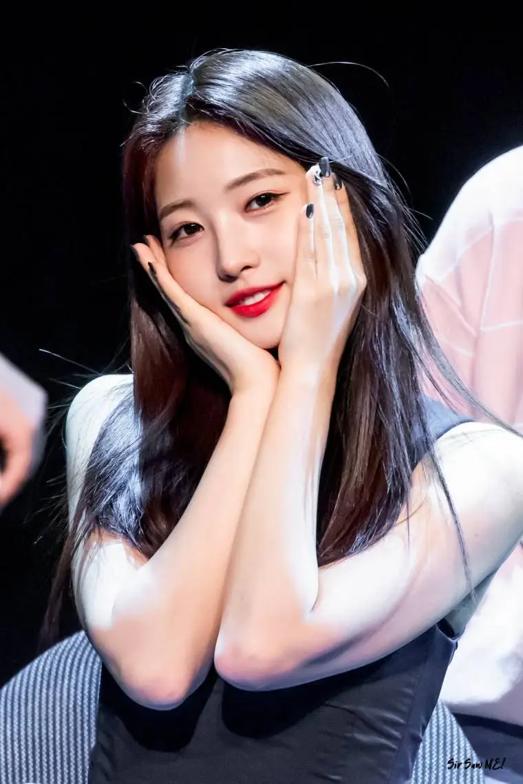 에버글로우 김시현.jpg
