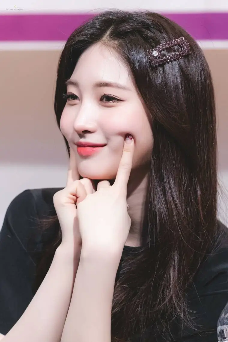 에버글로우 김시현.jpg