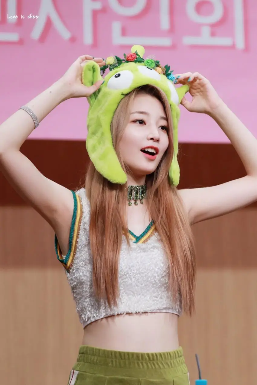모닝 로켓펀치 연희.jpg