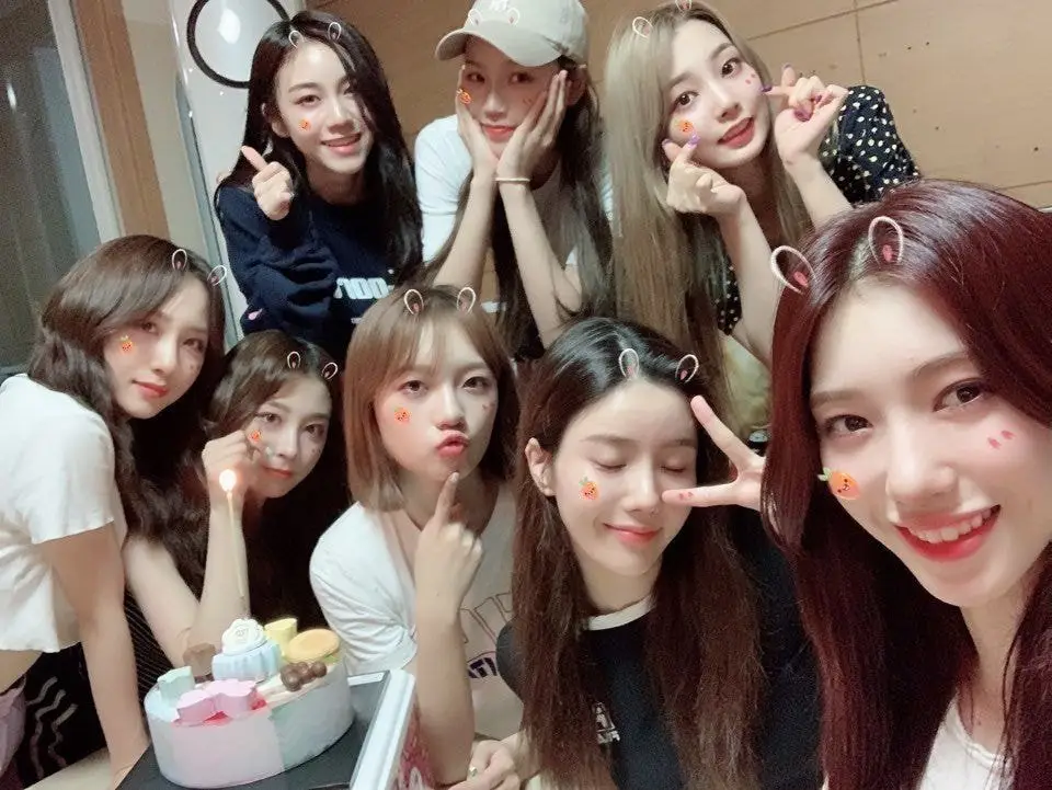 아이즈원 권은비,김채원과 로켓펀치와 찍은사진