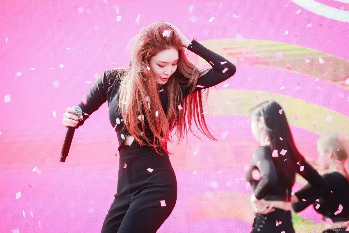 색종이 꽃잎에서 청하...ㄷㄷ.jpgif