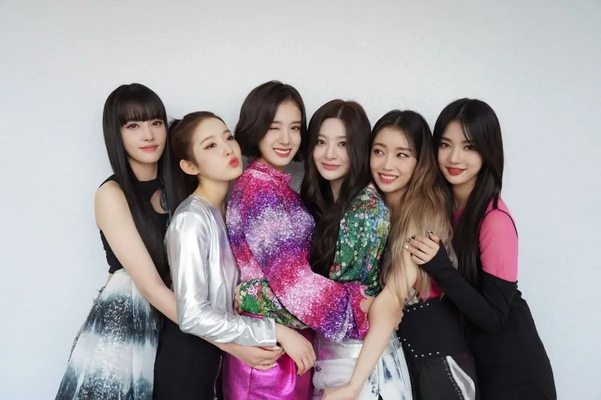 스테이씨 공식 트윗 단체사진+셀카 업뎃